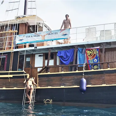 Ботель Rhythm Floating Accom - Сплит