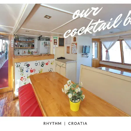 Hotel en barco Rhythm Floating Accom -
