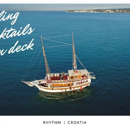 Hotel en barco Rhythm Floating Accom - *