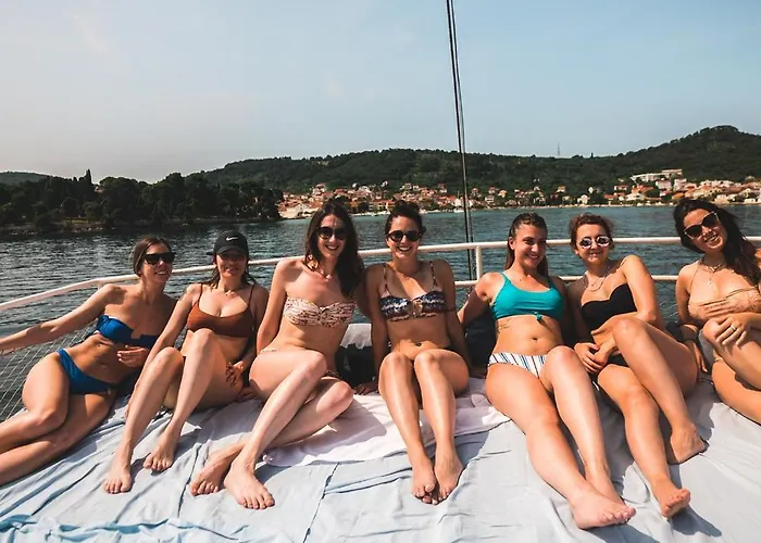 Rhythm Floating Accom -