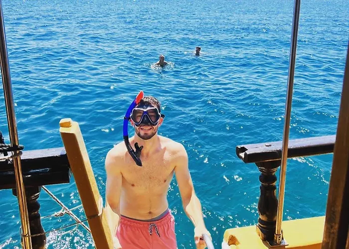 ספינת מלון Rhythm Floating Accom - *