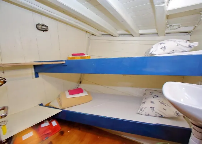 ספינת מלון Rhythm Floating Accom -