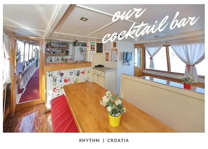 ספינת מלון Rhythm Floating Accom -