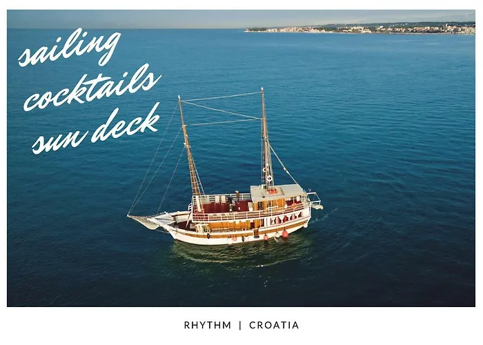ספינת מלון Rhythm Floating Accom - *