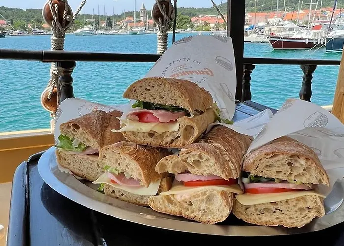 Hotel na wodzie Rhythm Floating Accom - *